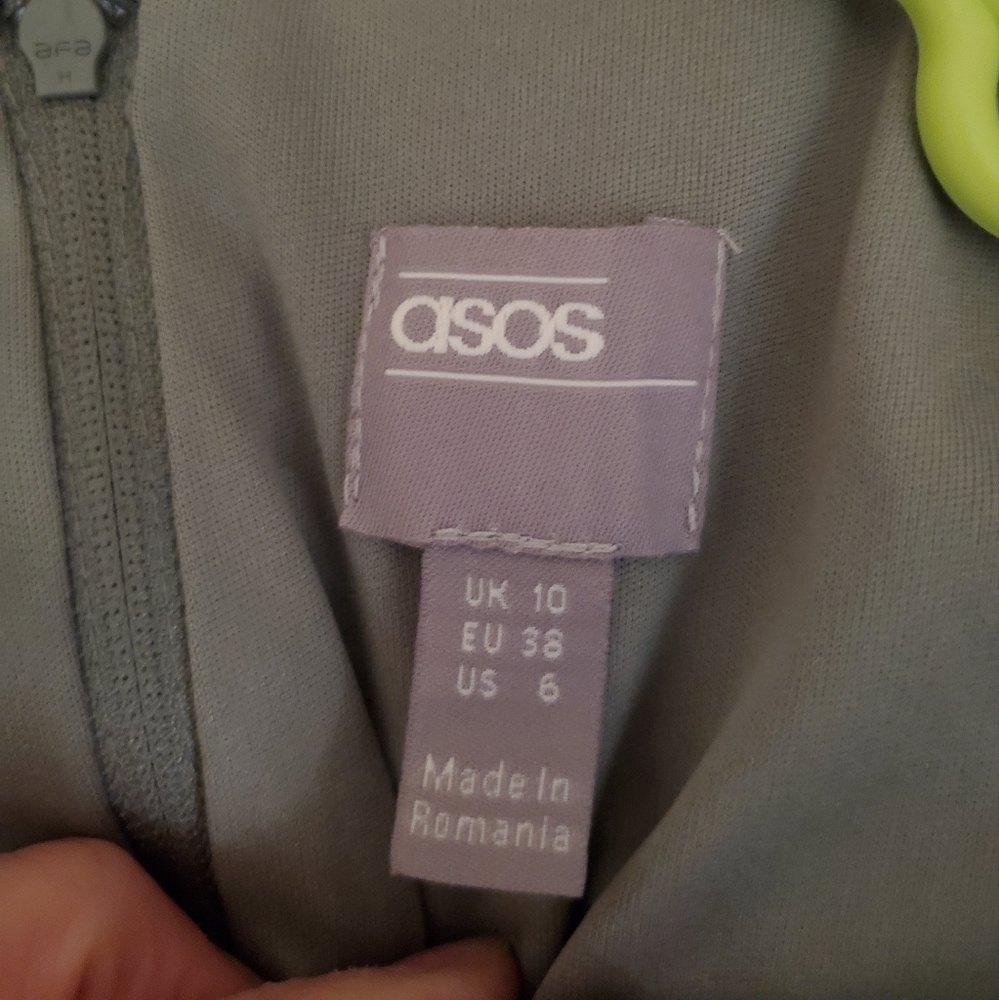 Dress - Picture 3 of 6